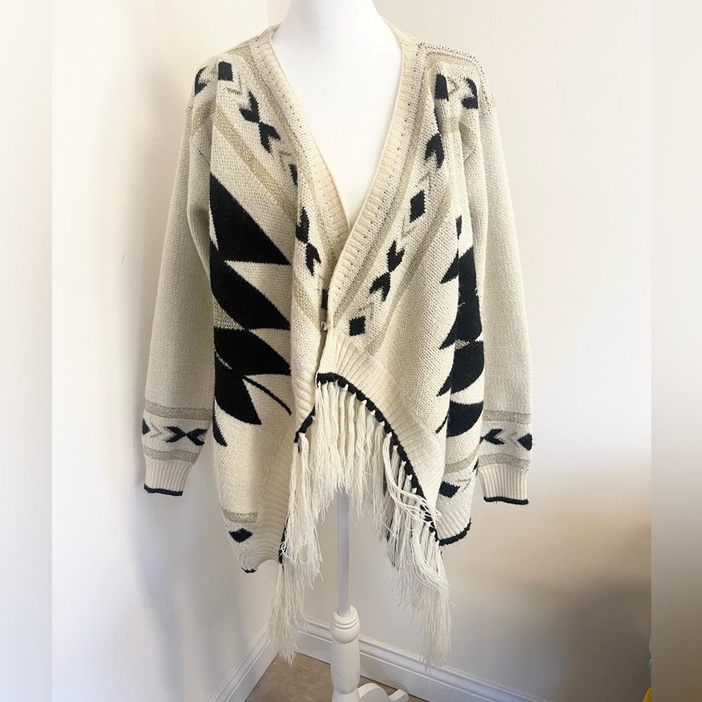 Gorgeous Tribal Print Open Front Fringed Sweater! - image 3